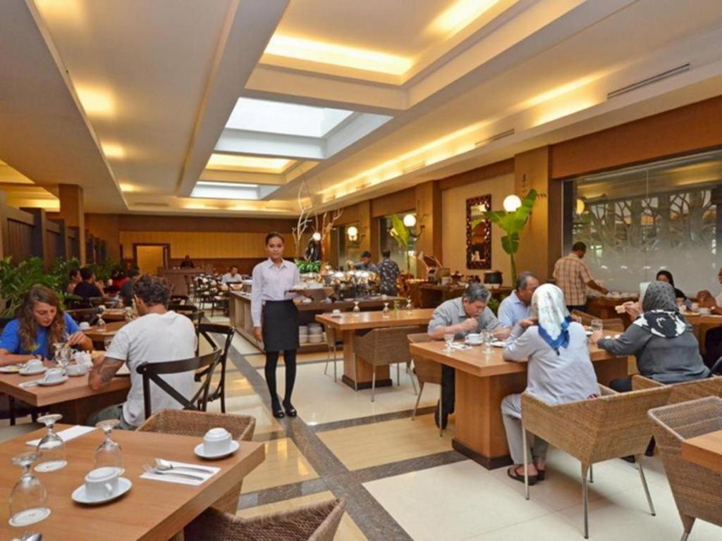 The Axana Hotel Padang  Esterno foto