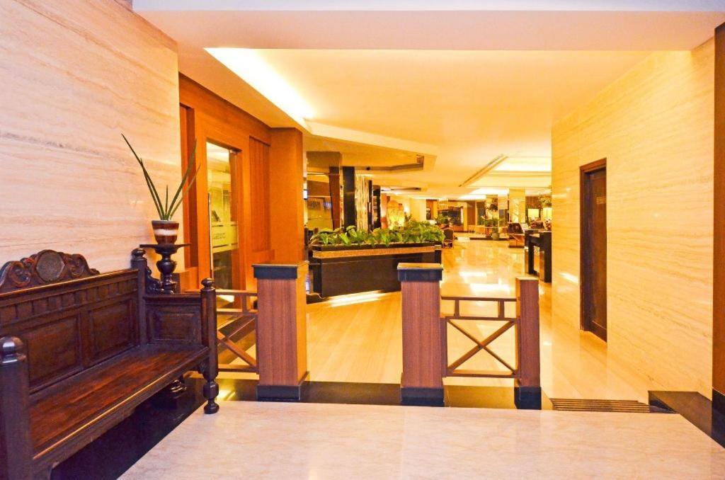 The Axana Hotel Padang  Esterno foto