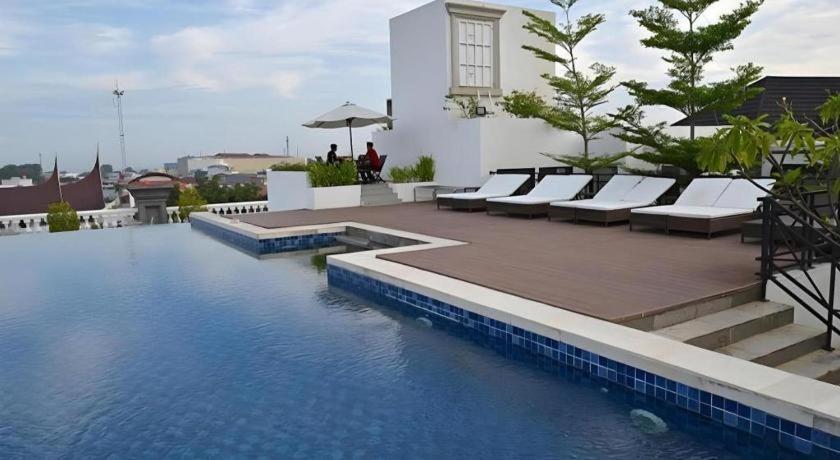 The Axana Hotel Padang  Esterno foto