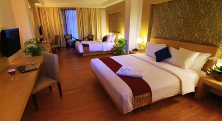 The Axana Hotel Padang  Esterno foto