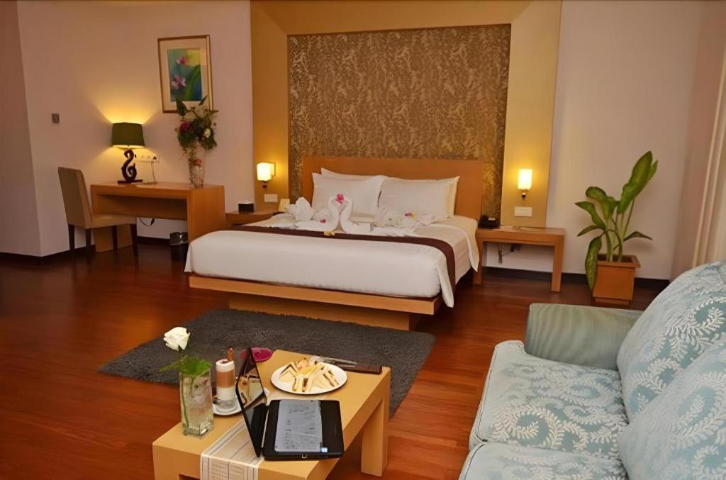 The Axana Hotel Padang  Esterno foto
