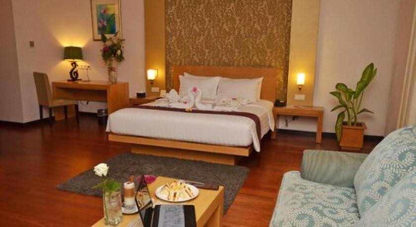 The Axana Hotel Padang  Esterno foto