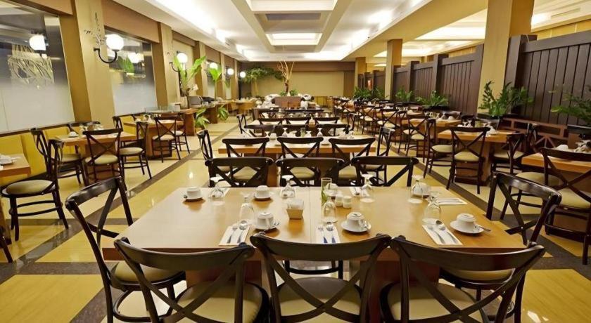 The Axana Hotel Padang  Esterno foto