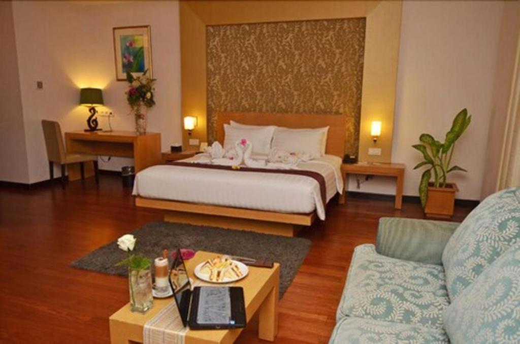 The Axana Hotel Padang  Esterno foto