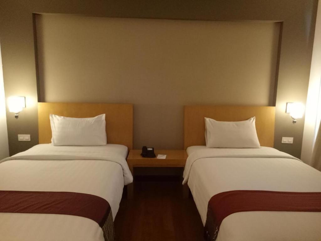 The Axana Hotel Padang  Esterno foto