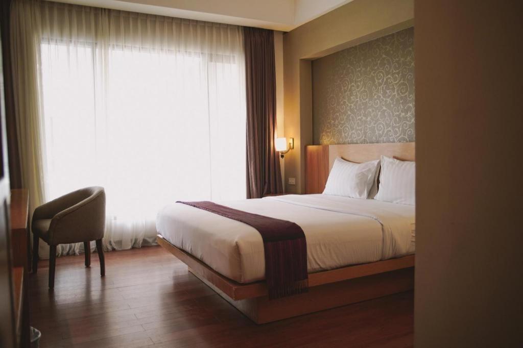 The Axana Hotel Padang  Esterno foto