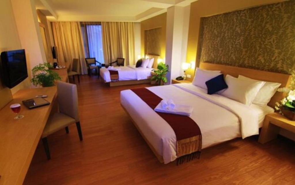 The Axana Hotel Padang  Esterno foto