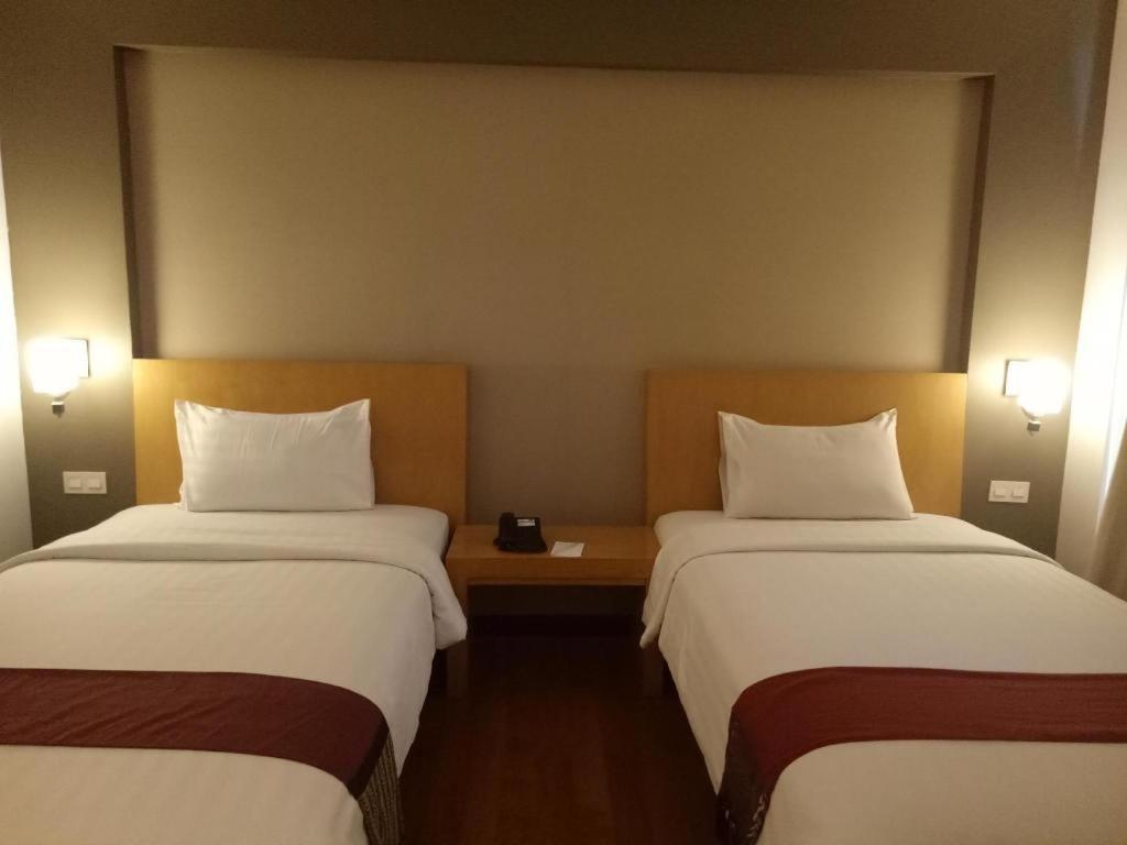 The Axana Hotel Padang  Esterno foto
