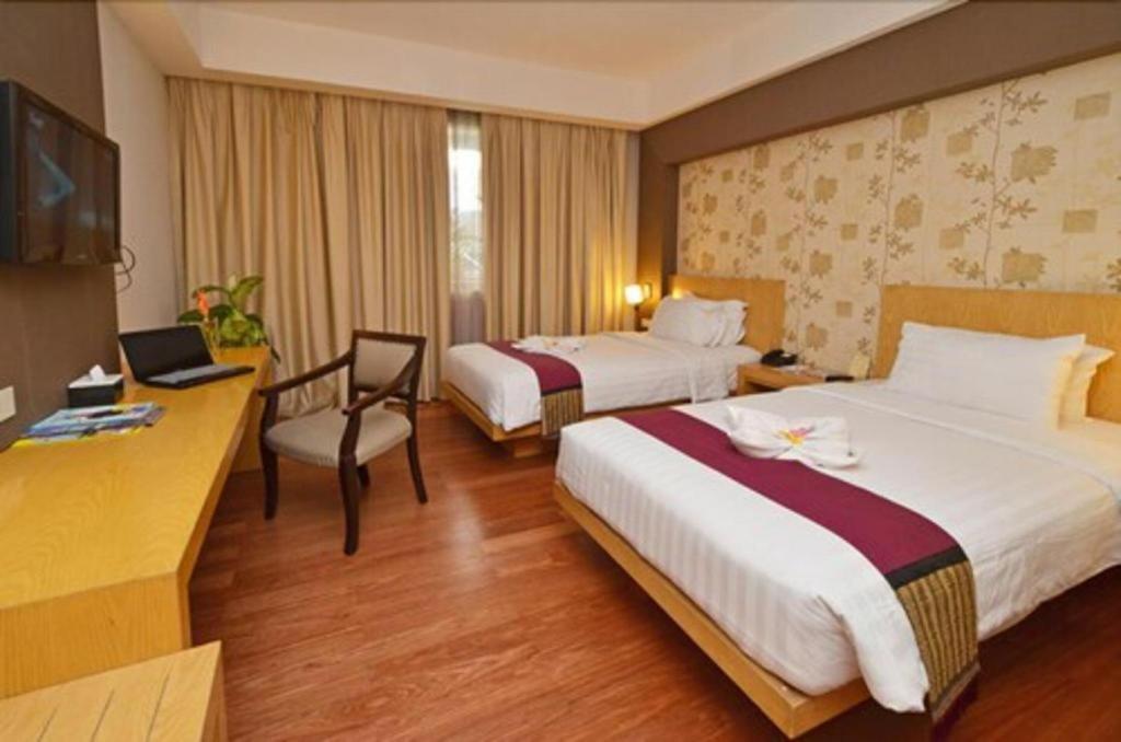 The Axana Hotel Padang  Esterno foto