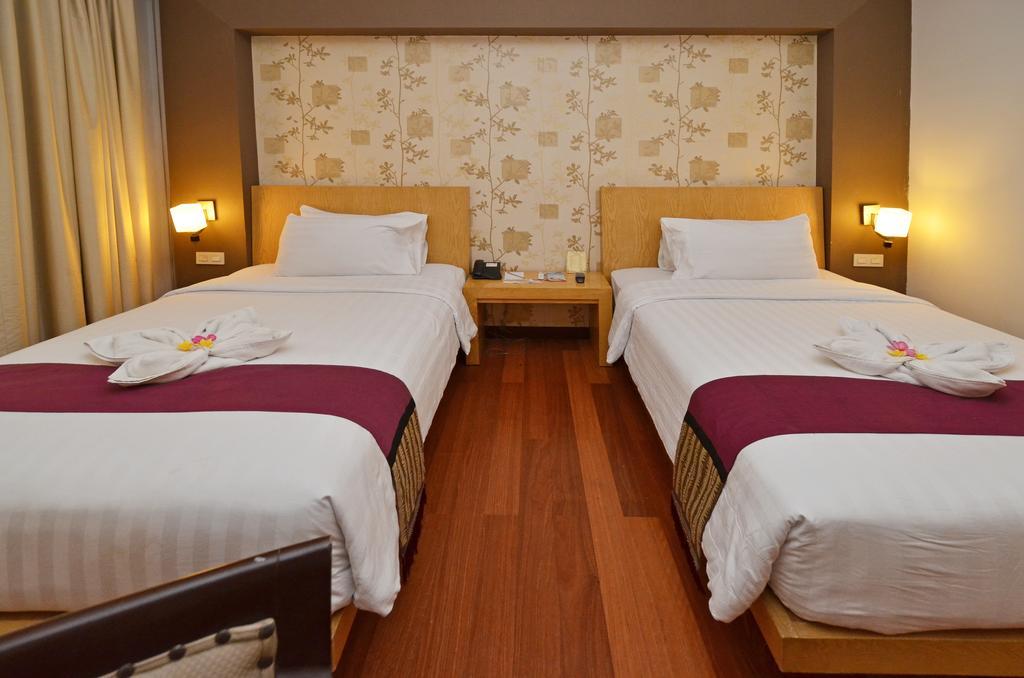 The Axana Hotel Padang  Esterno foto